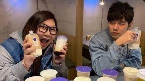 周杰伦新歌MV奶茶店来上海了，一杯最高600元，把警察都招来了！